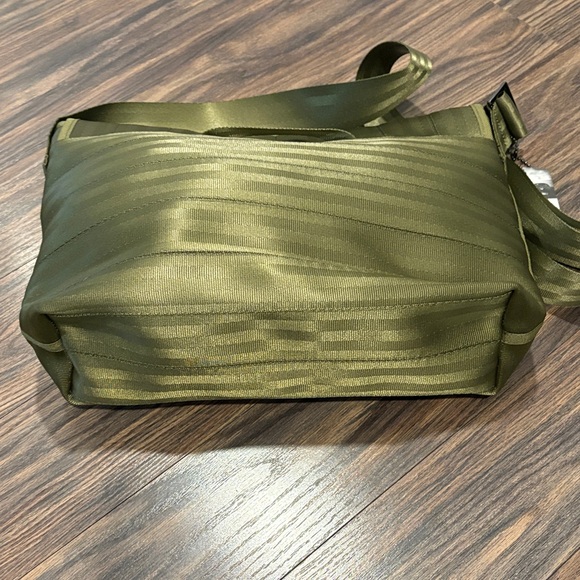 NWT- Harveys Forest Green Men’s Messenger Bag - Picture 5 of 11